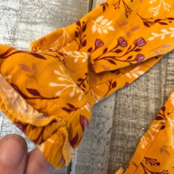 Tahari Girls Flowy Floral long sleeved  Blouse - Picture 6 of 6